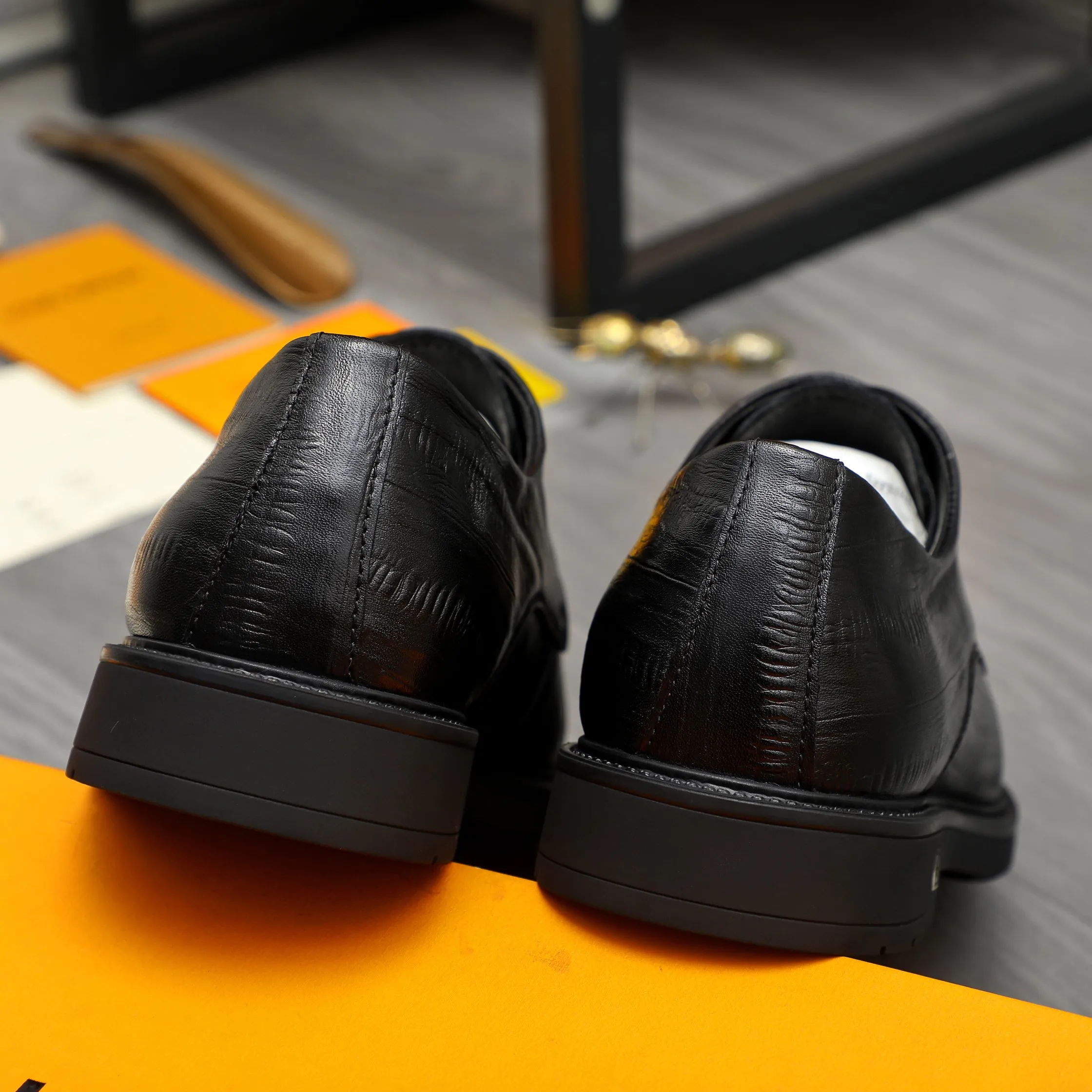 Men's shoes 💰p442 Product trademark: LV (Louis Vuitton) business lace-up leather shoes Regular size: 38-46 (45.46 custom-made, non-refundable) Product materials: Selected high-quality vertical grain cowhide upper, cowhide lining, rubber outsole